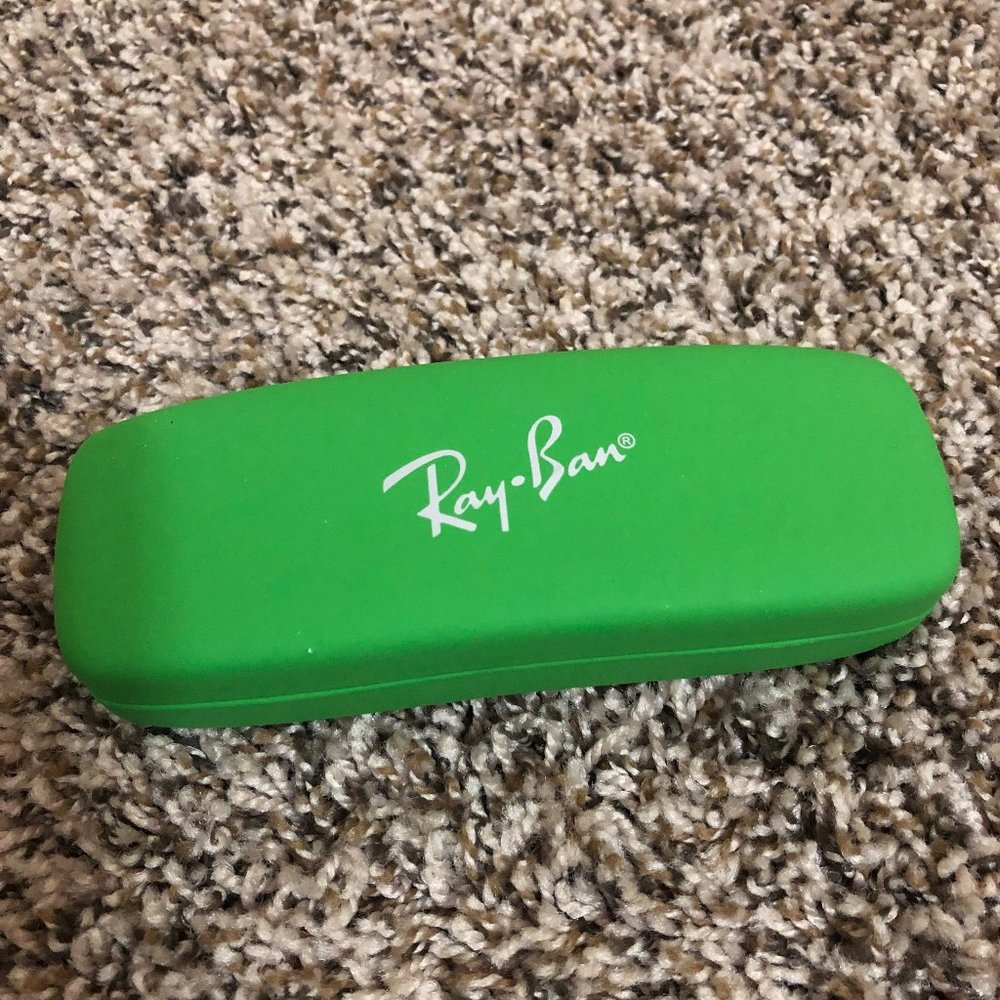 Eye glasses case💕💕💕 free with any purchase 💕💕💕